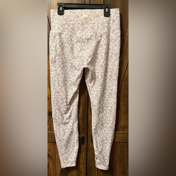 071 Vuori Studio Pocket High Rise Leggings EUC - Picture 5 of 7